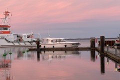 Nimbus 305 CoupÃ© im Hafen BarhÃ¶ft an der Ostsee